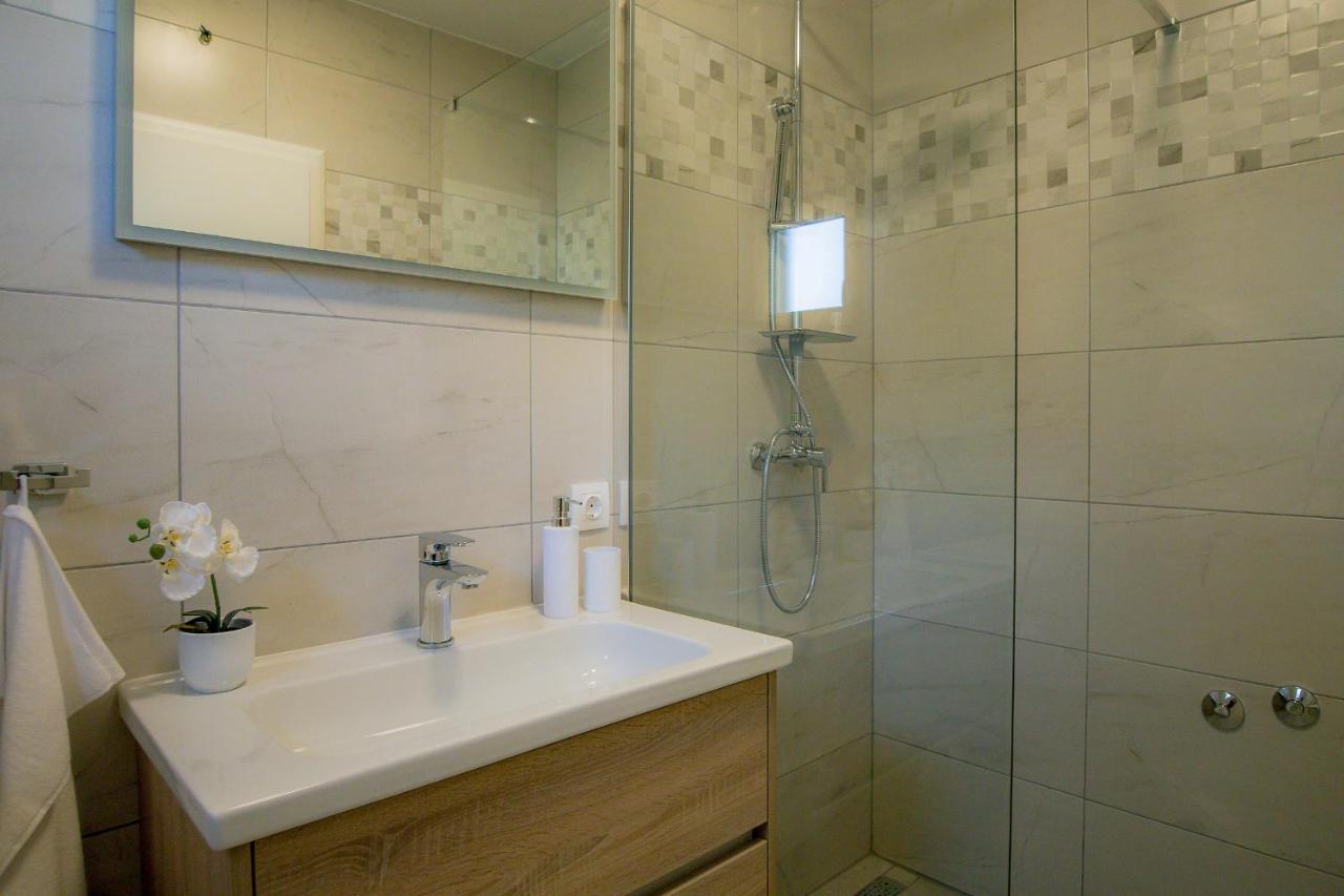 Holiday Home Moliva Donje Sitno Bagian luar foto