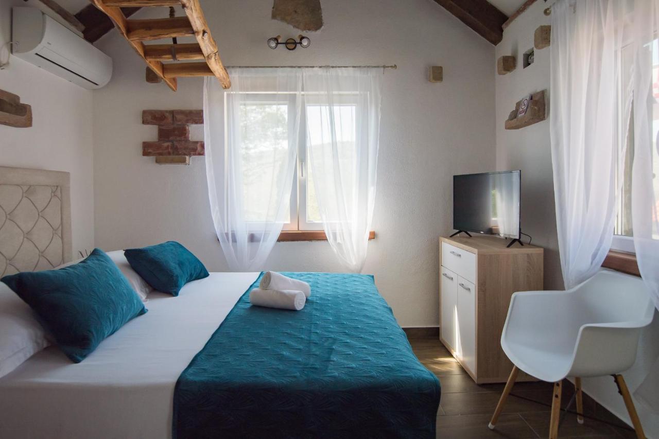 Holiday Home Moliva Donje Sitno Bagian luar foto