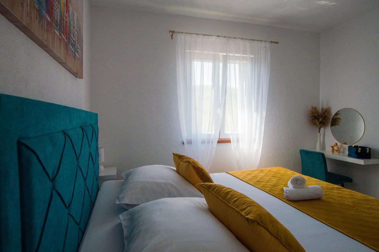 Holiday Home Moliva Donje Sitno Bagian luar foto