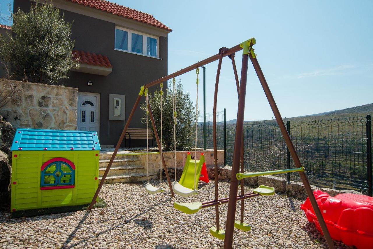 Holiday Home Moliva Donje Sitno Bagian luar foto