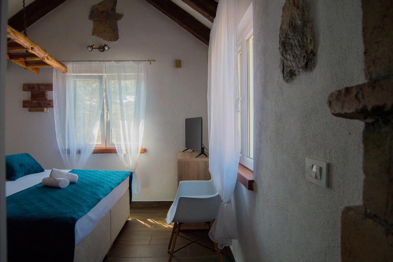 Holiday Home Moliva Donje Sitno Bagian luar foto