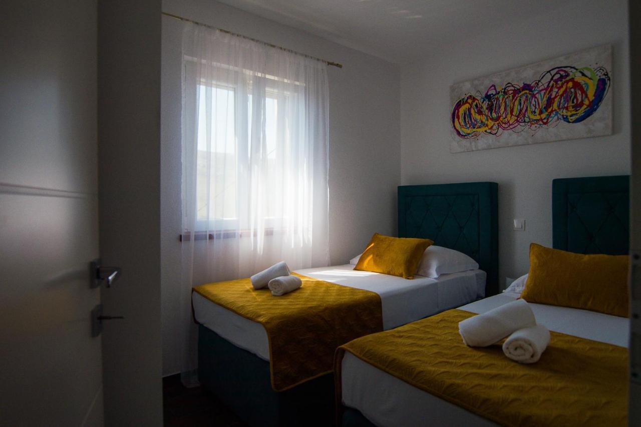 Holiday Home Moliva Donje Sitno Bagian luar foto
