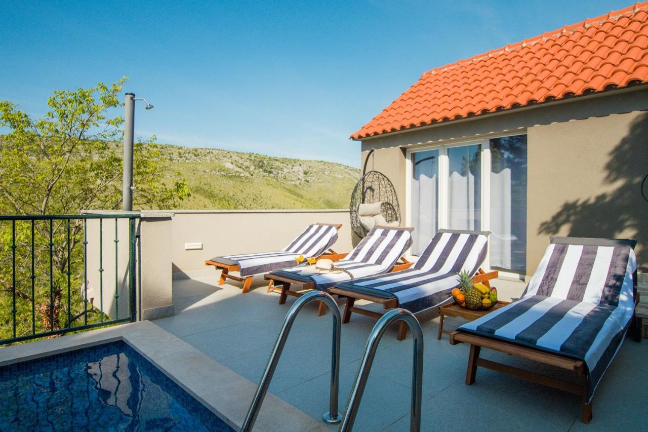Holiday Home Moliva Donje Sitno Bagian luar foto