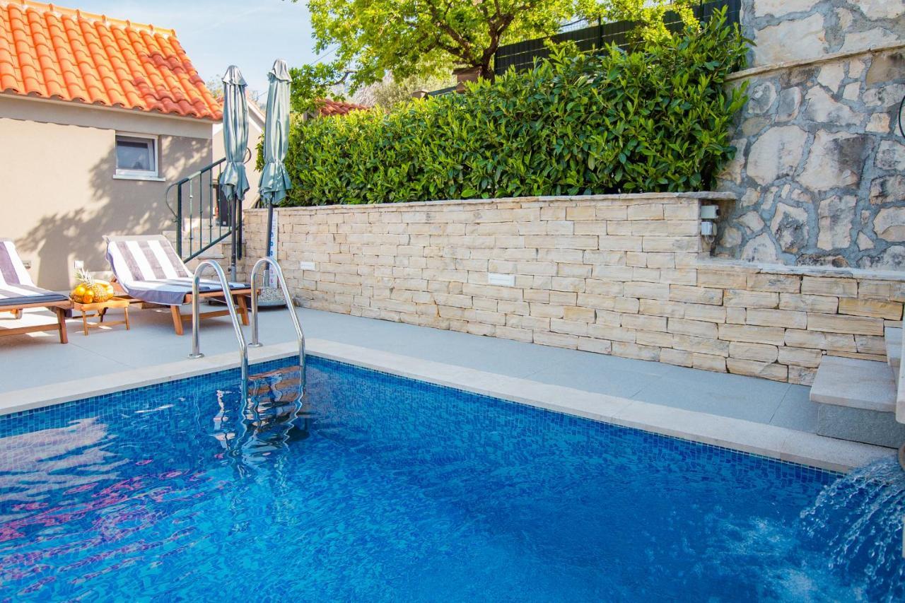Holiday Home Moliva Donje Sitno Bagian luar foto