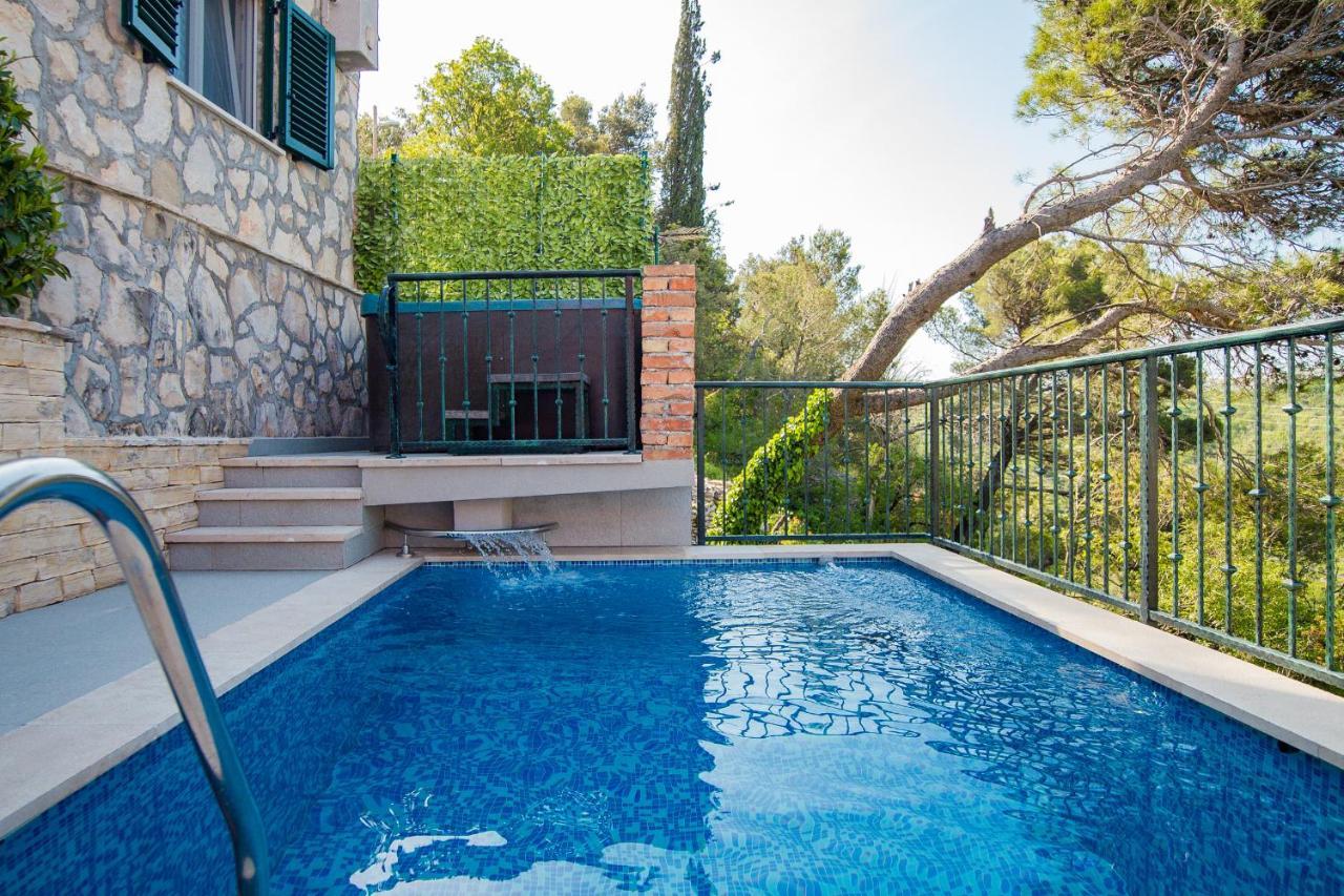 Holiday Home Moliva Donje Sitno Bagian luar foto